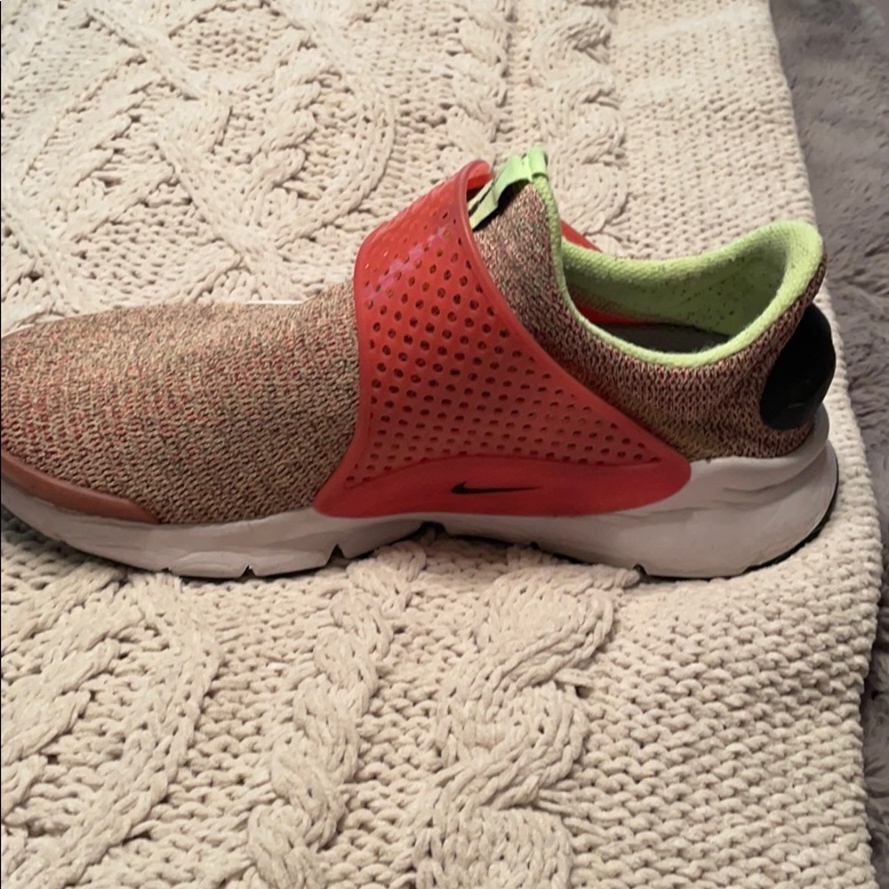 Nike woman’s Sock Dart sneakers - Picture 4 of 7